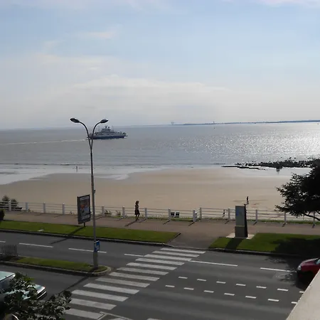 Hotel Kyriad - Royan Plage 2*